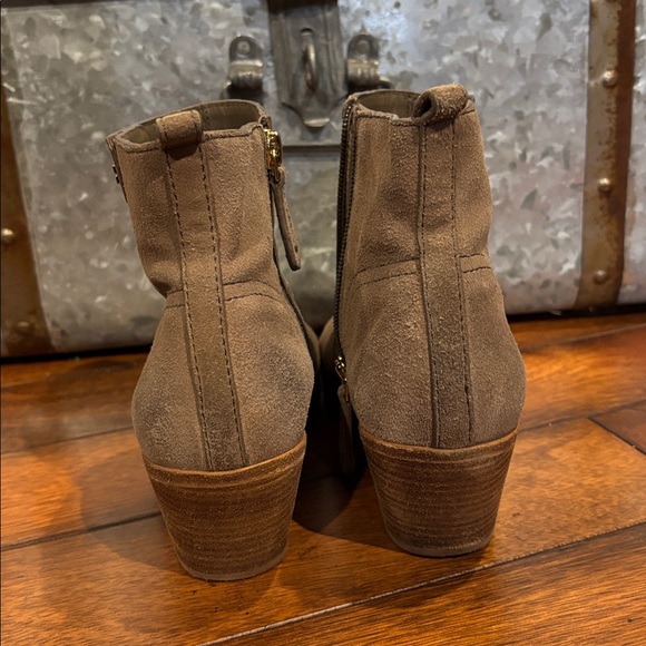 HP!🌈 Tory Burch Taupe Brown Suede Ankle Boots size 8.5 - Picture 16 of 16